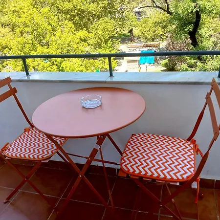 Apartment Artist's *